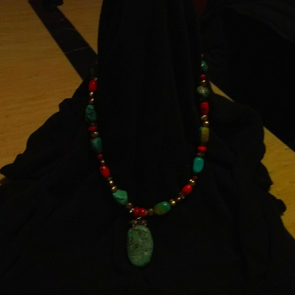 Turquoise and bead necklace - Picture 1 of 3